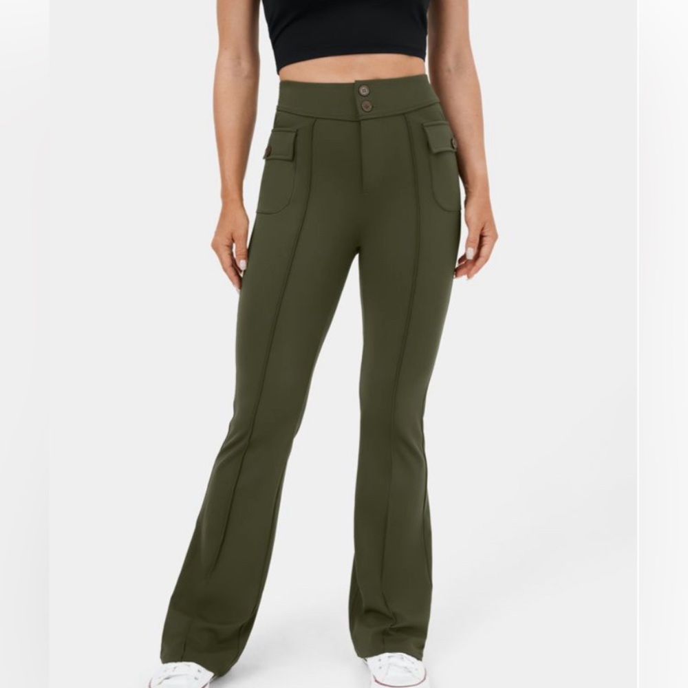 Halara flare cargo pants medium NEW